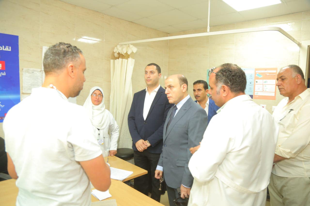 محافظ كفرالشيخ يفاجئ بزيارته مستشفى سيدي غازي المركزي .. مؤكدًا علي حسن معاملة المرضي  