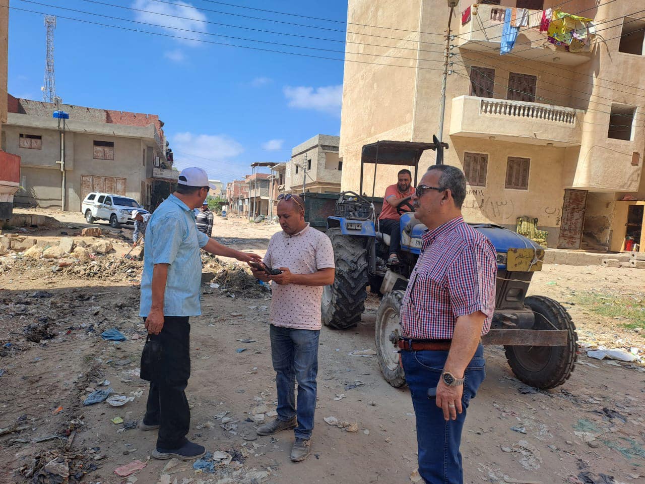 في إستجابة فورية للمواطنين.. محافظ كفر الشيخ يأمر برفع مستوى النظافة ورفع كفاءة الشوارع لسكان منطقة المرور الجديد ببلطيم  