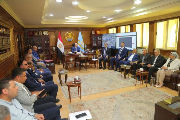 محافظ كفرالشيخ يناقش عدد من الملفات ومشاكل الدوائر مع أعضاء مجلسي النواب والشيوخ .. مقدمين خالص التهنئة بمناسبة تولي مهام عمله  