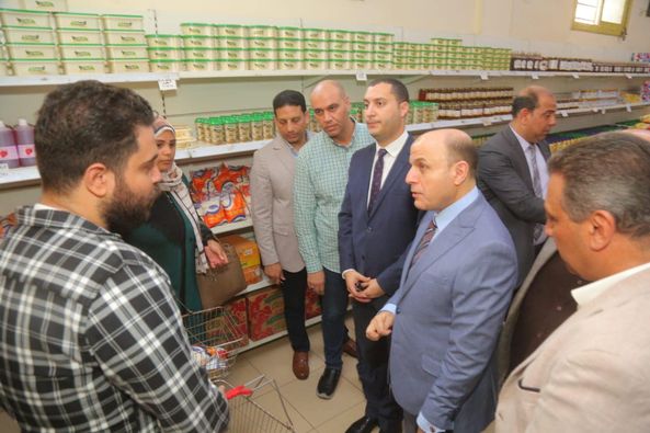 محافظ كفرالشيخ يتفقد الشركة العامة لتجارة الجملة «دلتا ماركت» لمتابعة توافر السلع الغذائية والأساسية للمواطنين  