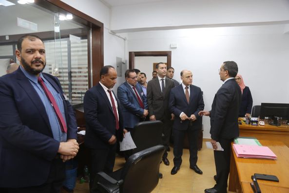 محافظ كفرالشيخ يستعرض أداء إدارات الديوان العام ويستمع للطلبات والمقترحات.. مؤكداً علي التعاون والعمل بروح الفريق لتعزيز كفاءة الخدمات وتحقيق التنمية بالمحافظة  