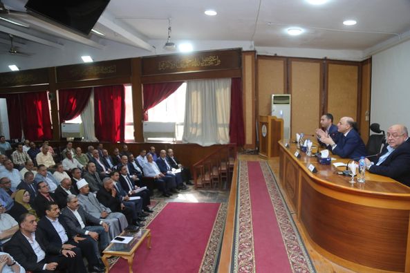 محافظ كفرالشيخ يعقد إجتماعًا موسعًا مع قيادات المحافظة التنفيذية .. مشددًا بالتواجد الميدانى المستمر والتواصل مع المواطنين وتلبية مطالبهم  