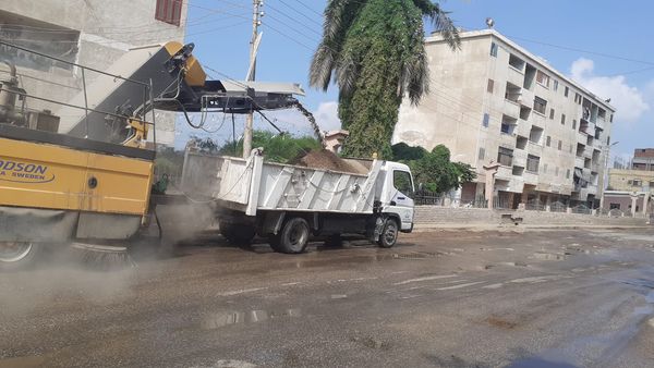 محافظ كفرالشيخ: تطهير شبكات الصرف الصحي ومتابعة حركة نقل الركاب بالمواقف.. ورفع 1100 طنًا من القمامة في حملات النظافة بمدن ومراكز المحافظة  