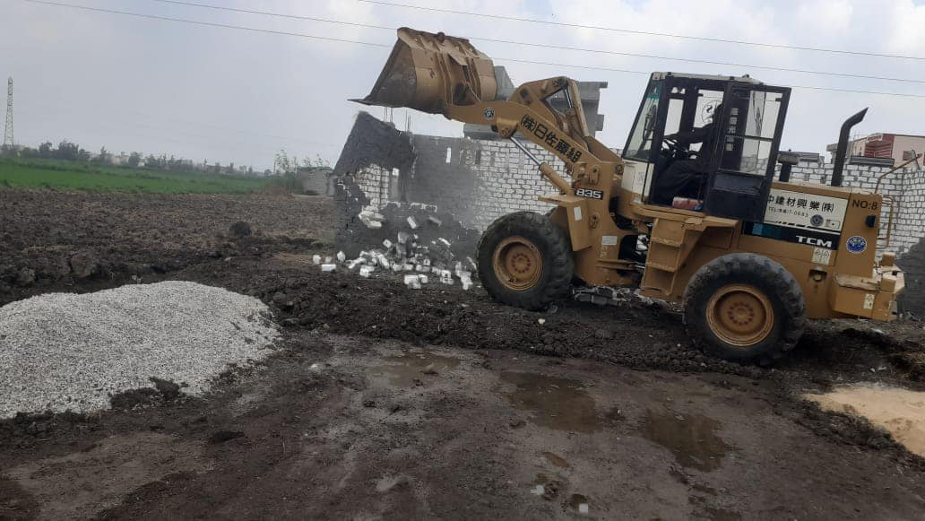 محافظ كفرالشيخ يتابع جهود إزالة التعديات على الأراضى الزراعية ومخالفات البناء .. تنفيذ إزالة 1660م بالحامول  