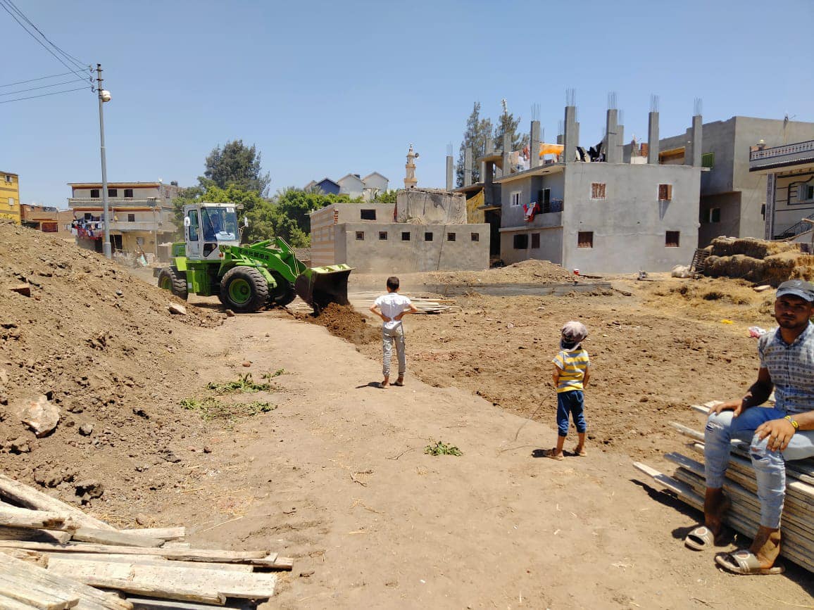 محافظ كفرالشيخ يتابع جهود إزالة التعديات على الأراضى الزراعية ومخالفات البناء .. تنفيذ إزالة 270م بالحامول  