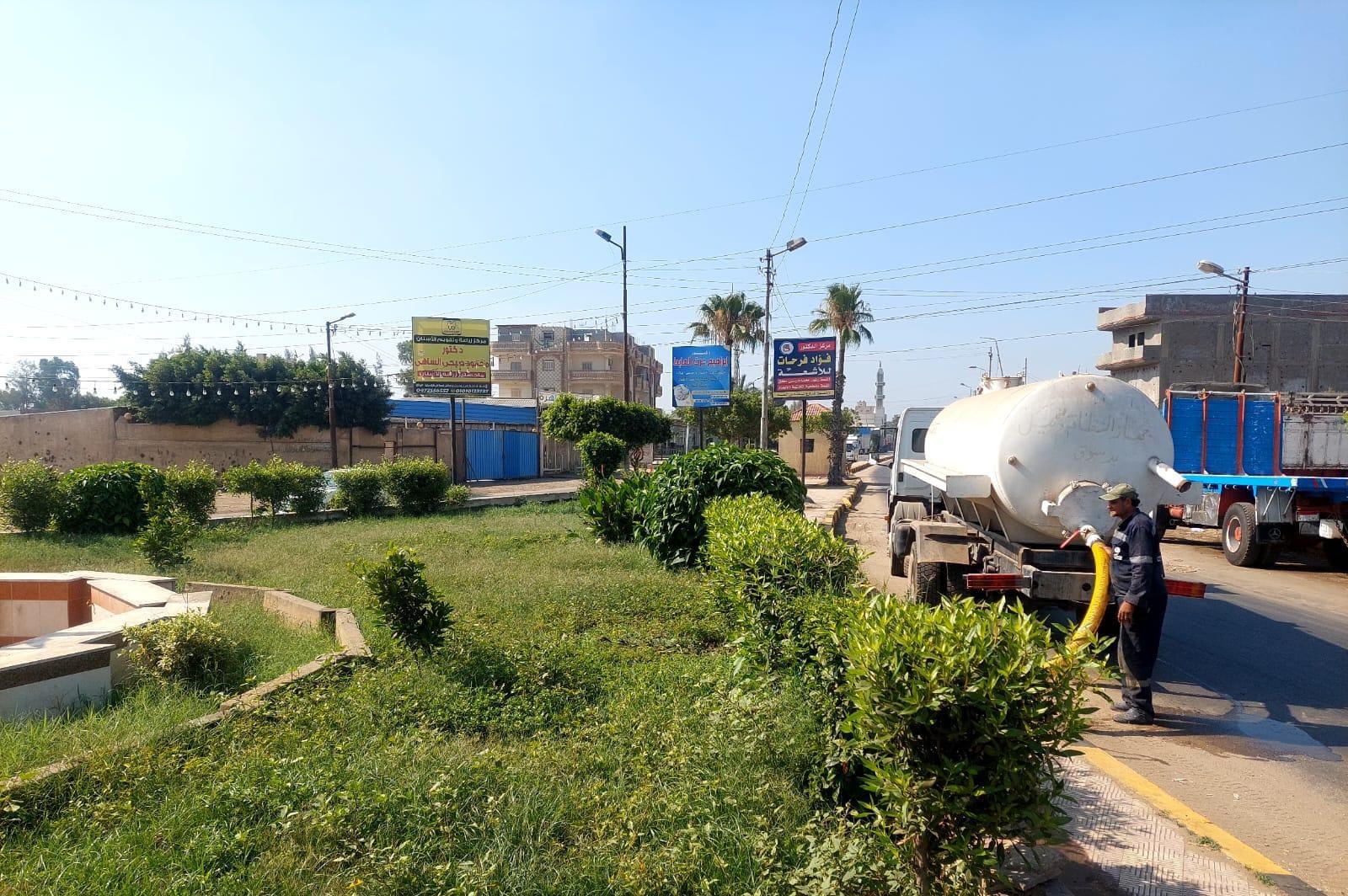 محافظ كفرالشيخ : تطهير شبكات الصرف الصحي ومتابعة حركة النقل ورفع 1180 طنًا من القمامة في حملات النظافة بمدن ومراكز المحافظة  