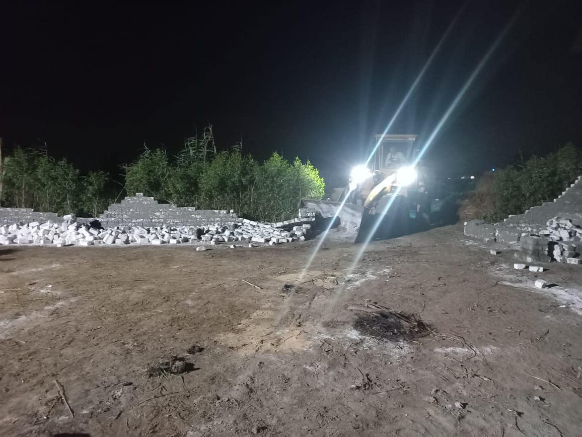 محافظ كفرالشيخ يتابع جهود إزالة التعديات الزراعية ومخالفات البناء .. تنفيذ الإزالة فى المهد لمساحة 570 م2 بدسوق  