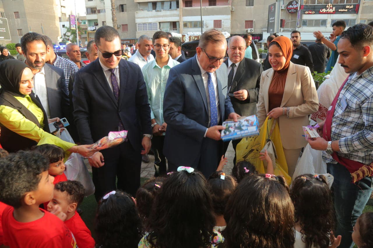 بالصور... محافظ كفرالشيخ يتفقد دار الأمل لإيواء الأطفال الأيتام .. مقدماً لهم هدايا فخامة الرئيس .. في عيد الأضحي المبارك  