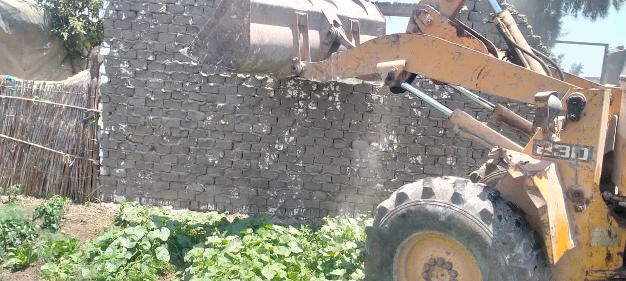 محافظ كفرالشيخ يتابع جهود إزالة «مخالفات البناء» بقرى دسوق  