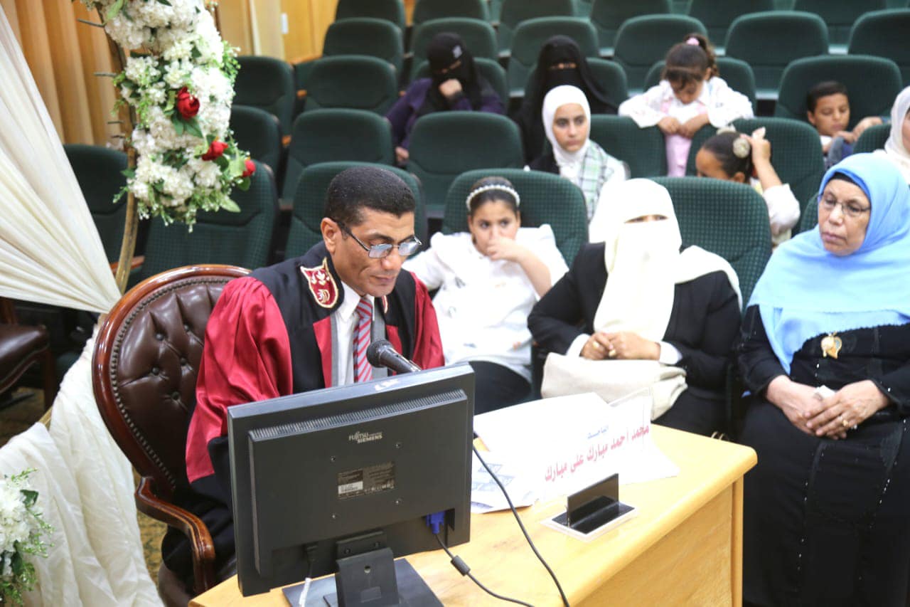 محافظ كفر الشيخ يهنئ "مدير الإيرادات" لحصوله علي درجة الماجستير في إدارة الأعمال  