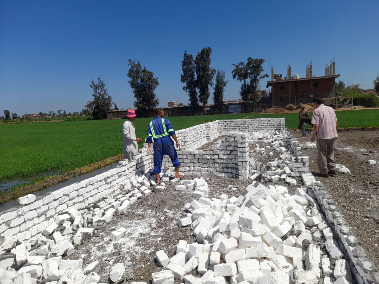 محافظ كفرالشيخ يتابع جهود إزالة «البناء المخالف» بالحامول  