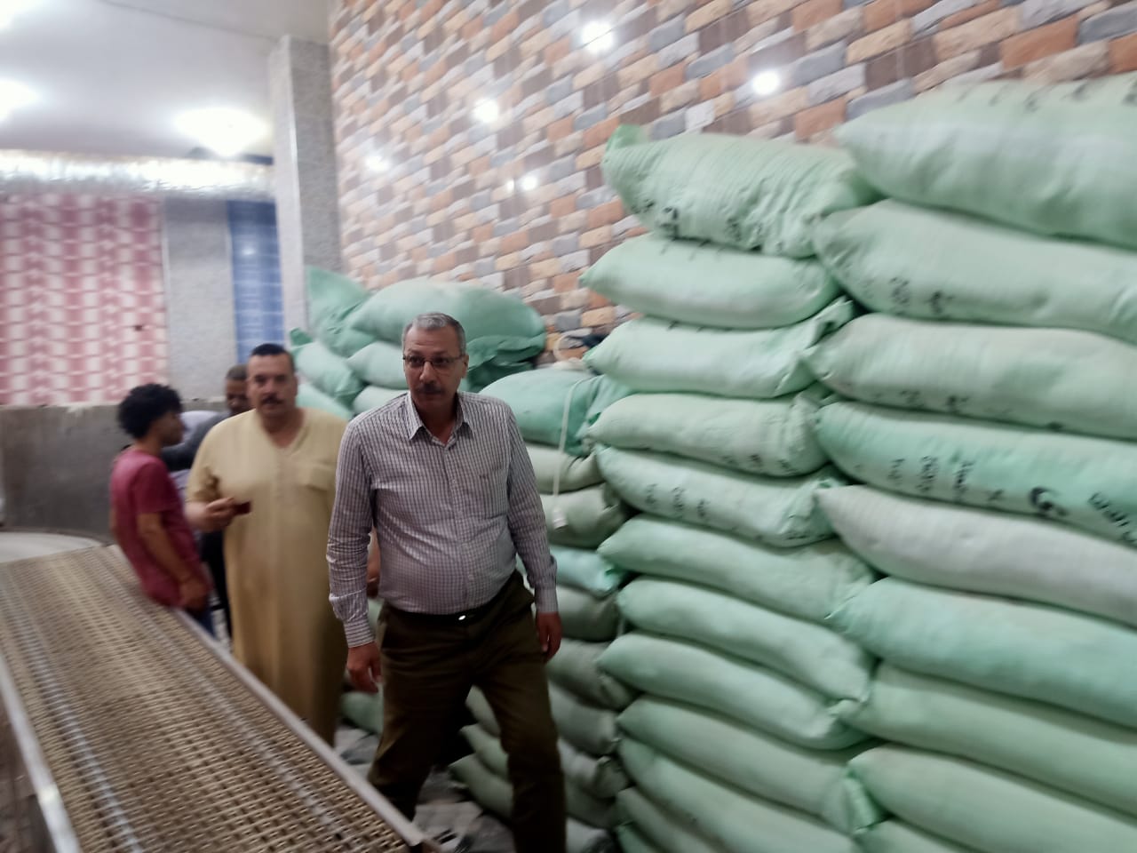 محافظ كفرالشيخ: تحرير 11 محضرًا لمخالفات المخابز بقلين  