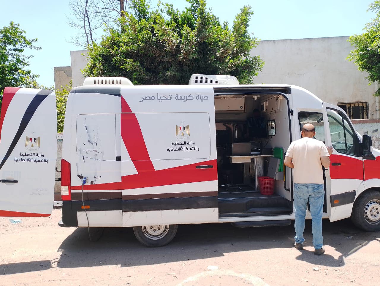 محافظ كفرالشيخ يتابع تقديم طلبات التصالح على مخالفات البناء بسيارة المركز التكنولوجى المتنقل «بقرية شباس الشهداء»  