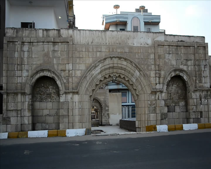 بوابة مصنع الطرابيش بفوه الأثرية ( 1240 هـ )